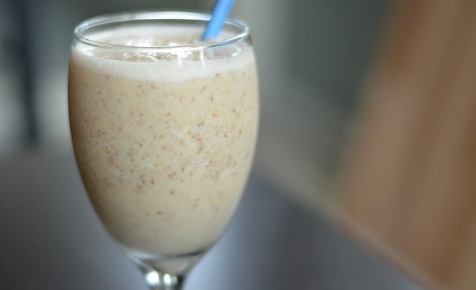 Glass Oatmeal Smoothie